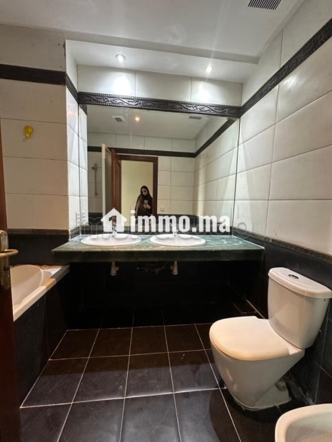 À LOUER – Appartement 3 chambres – Racine, ruelle très calme - Location Immobilier - Casablanca - photo 3