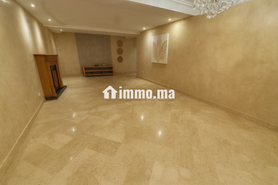 Appartement à l'achat à Les Hôpitaux. Surface de 163 m². Ascenseur - Vente Immobilier - Casablanca - photo 2