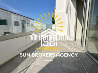 Très joli 2 ch vide dernier etage ferme bretonne - Terrain à louer - Casablanca