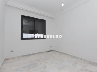 Appart Haut standing a coté de casa voyageur - Appartement à louer - Casablanca