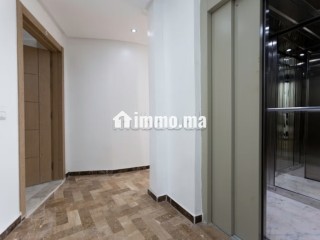 Appart Haut standing a coté de casa voyageur - Appartement à louer - Casablanca