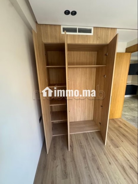 Appartement à vendre à Casablanca Finance City. 1 Pièce. Salon Marocain, sécurité - Vente Immobilier - Casablanca - photo 2
