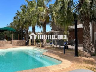 Villa de standing à louer pour vos vacances à Agadir Melloul. 6 chambres. Places de parking et beau jardin - Villa à vendre - Autre