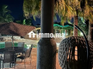 Villa de standing à louer pour vos vacances à Agadir Melloul. 6 chambres. Places de parking et beau jardin - Villa à vendre - Autre