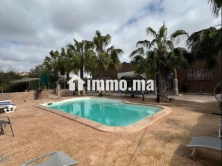 Villa de standing à louer pour vos vacances à Agadir Melloul. 6 chambres. Places de parking et beau jardin - Villa à vendre - Autre