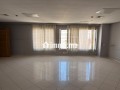 À louer un bureau professionnel de 63 m², situé au 5ᵉ étage du prestigieux Al Miarage Center - miniature 3