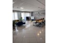À louer un bureau professionnel de 63 m², situé au 5ᵉ étage du prestigieux Al Miarage Center - miniature 6
