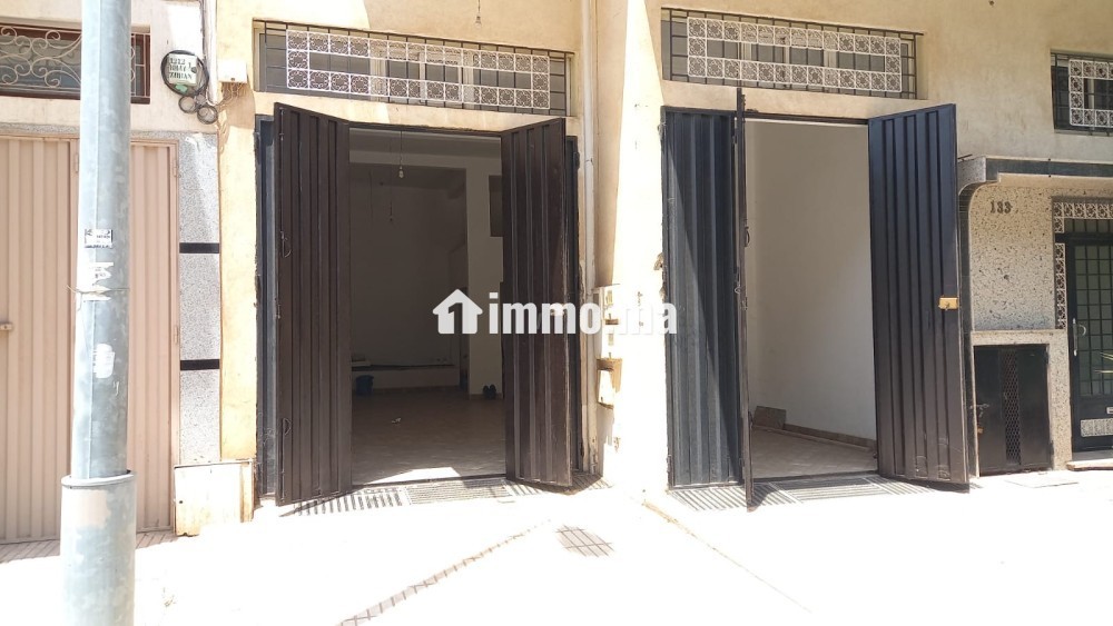 Location d’un carage avec cave et mezzanine dans un e zone à fort potentiel et en émergence - Location Immobilier - Temara - photo 1
