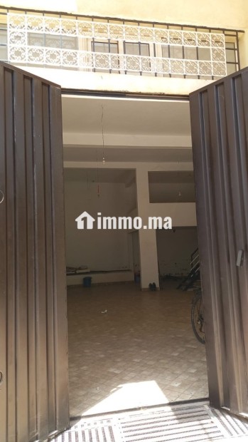 Location d’un carage avec cave et mezzanine dans un e zone à fort potentiel et en émergence - Location Immobilier - Temara - photo 3