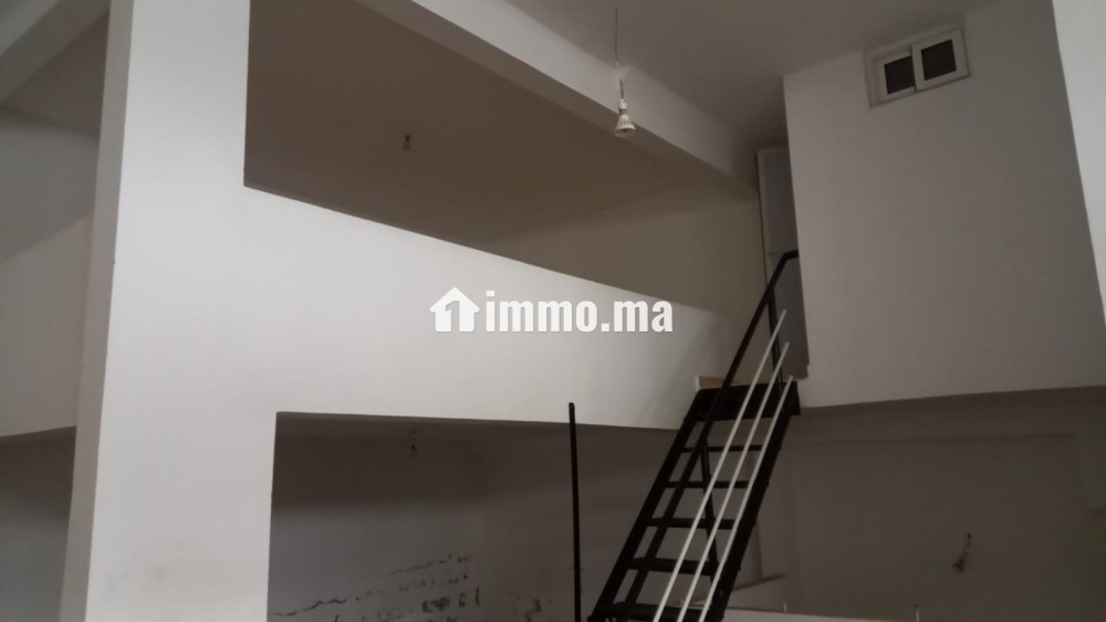 Location d’un carage avec cave et mezzanine dans un e zone à fort potentiel et en émergence - Location Immobilier - Temara - photo 7
