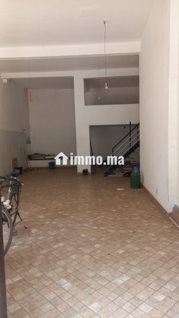 Location d’un carage avec cave et mezzanine dans un e zone à fort potentiel et en émergence - Location Immobilier - Temara - photo 4