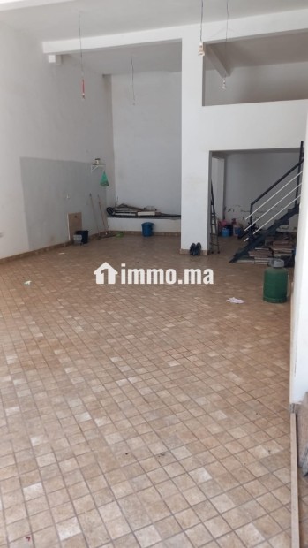 Location d’un carage avec cave et mezzanine dans un e zone à fort potentiel et en émergence - Location Immobilier - Temara - photo 5