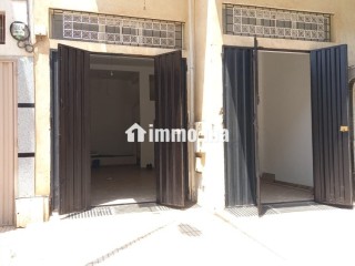 Location d’un carage avec cave et mezzanine dans un e zone à fort potentiel et en émergence - Local commercial à louer - Temara