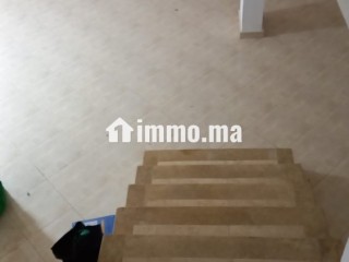 Location d’un carage avec cave et mezzanine dans un e zone à fort potentiel et en émergence - Local commercial à louer - Temara