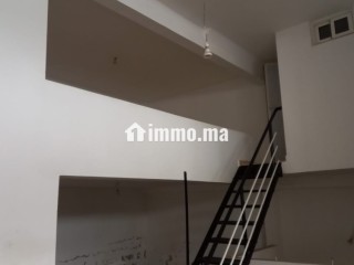 Location d’un carage avec cave et mezzanine dans un e zone à fort potentiel et en émergence - Local commercial à louer - Temara