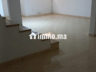 Location d’un carage avec cave et mezzanine dans un e zone à fort potentiel et en émergence - Local commercial à louer - Temara