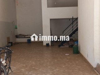 Location d’un carage avec cave et mezzanine dans un e zone à fort potentiel et en émergence - Local commercial à louer - Temara