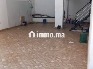 Location d’un carage avec cave et mezzanine dans un e zone à fort potentiel et en émergence - Local commercial à louer - Temara