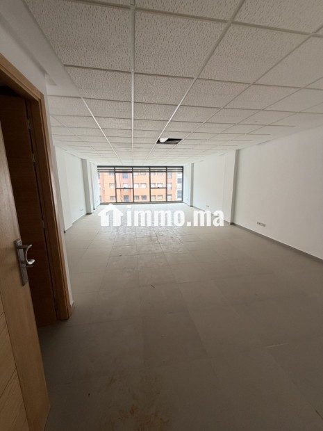 Ateau bureau neuf, jamais occupé – première mise en location, idéalement situé à Guéliz avec vue directe sur l’avenue Yacoub El Mansour. - Location Immobilier - Marrakech - photo 2