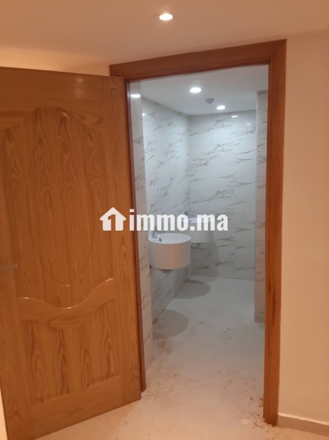 À vendre local(magasin avec 2 rideaux) aménagé en Café/snack sur rue double voie - Vente Immobilier - Bouskoura - photo 6