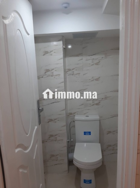 À vendre local(magasin avec 2 rideaux) aménagé en Café/snack sur rue double voie - Vente Immobilier - Bouskoura - photo 7