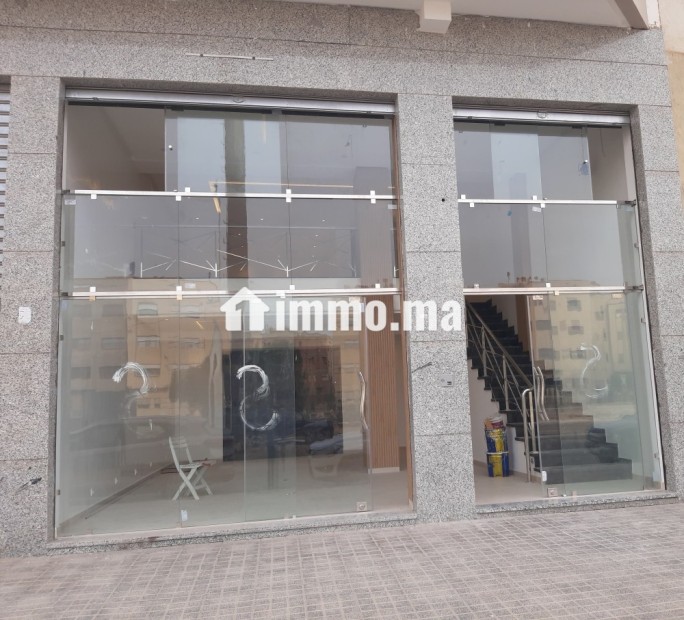 À vendre local(magasin avec 2 rideaux) aménagé en Café/snack sur rue double voie - Vente Immobilier - Bouskoura - photo 2