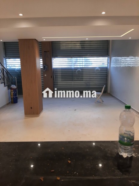 À vendre local(magasin avec 2 rideaux) aménagé en Café/snack sur rue double voie - Vente Immobilier - Bouskoura - photo 1