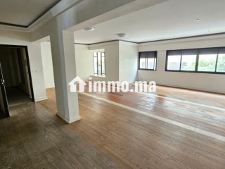 duplex-293-m2-avec-terrasse-a-racine