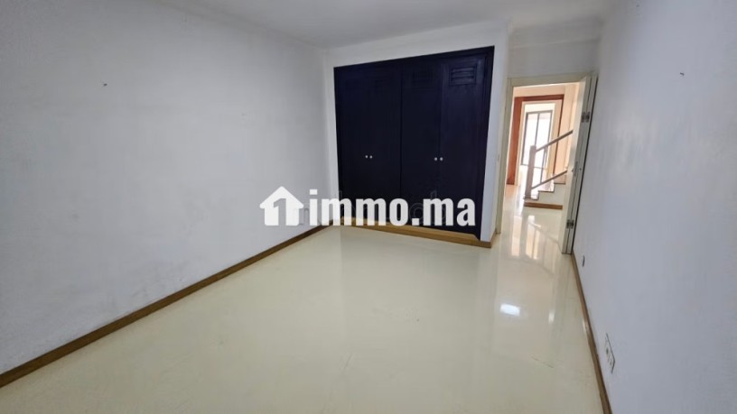 duplex-293-m2-avec-terrasse-a-racine-big-10