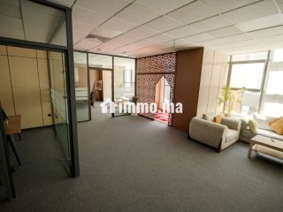 Bureau à louer bien équipé avec 3 place au garage - Bureau à louer - Casablanca