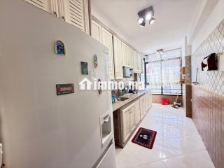 Bel appartement en location à Hay El Menzah. 4 pièces confortables. Salon traditionnel et porte blindée - Appartement à louer - Rabat