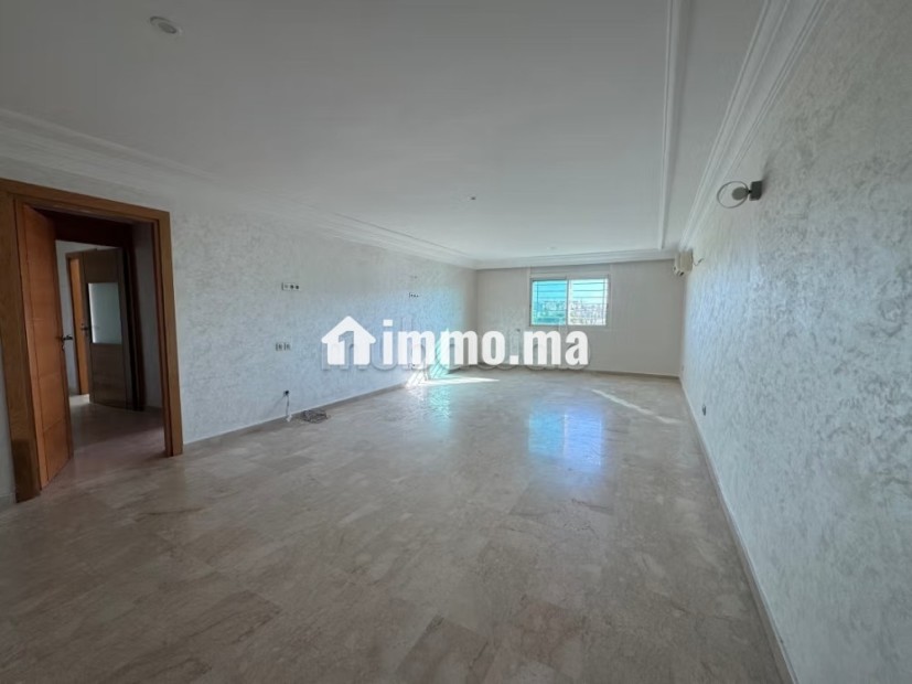 Bureaux à louer à Riyad. Superficie 200 m². Ascenseur et terrasse - Location Immobilier - Rabat - photo 1