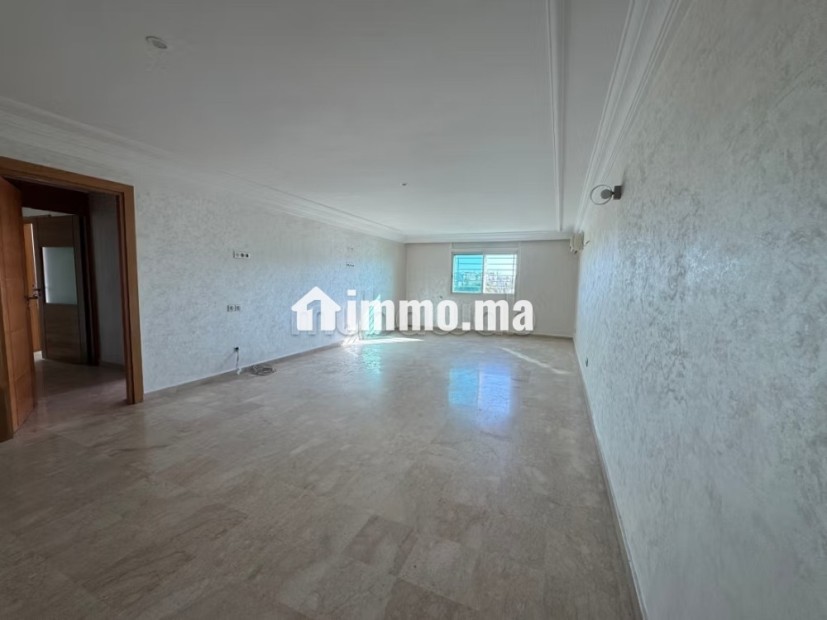 Bureaux à louer à Riyad. Superficie 200 m². Ascenseur et terrasse - Location Immobilier - Rabat - photo 4