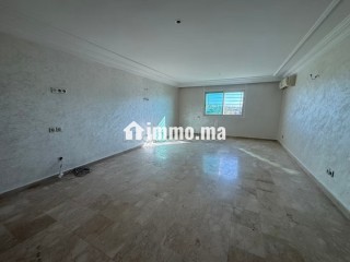 Bureaux à louer à Riyad. Superficie 200 m². Ascenseur et terrasse - Bureau à louer - Rabat