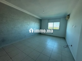 Bureaux à louer à Riyad. Superficie 200 m². Ascenseur et terrasse - Bureau à louer - Rabat