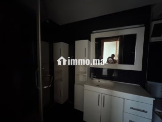 Bureaux à louer à Riyad. Superficie 200 m². Ascenseur et terrasse - Bureau à louer - Rabat