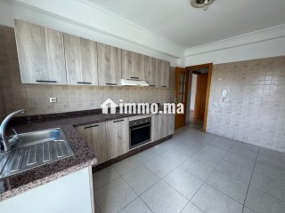 Bureaux à louer à Riyad. Superficie 200 m². Ascenseur et terrasse - Bureau à louer - Rabat