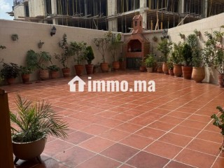 شارع عبد الرحمان اليوسفي أمام مقهى لاهاي. طنجة, المغرب - Appartement à vendre - Tanger