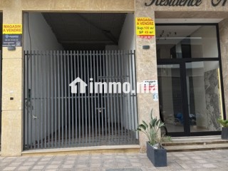 Magasin de 150 mètres au quartier des hôpitaux
