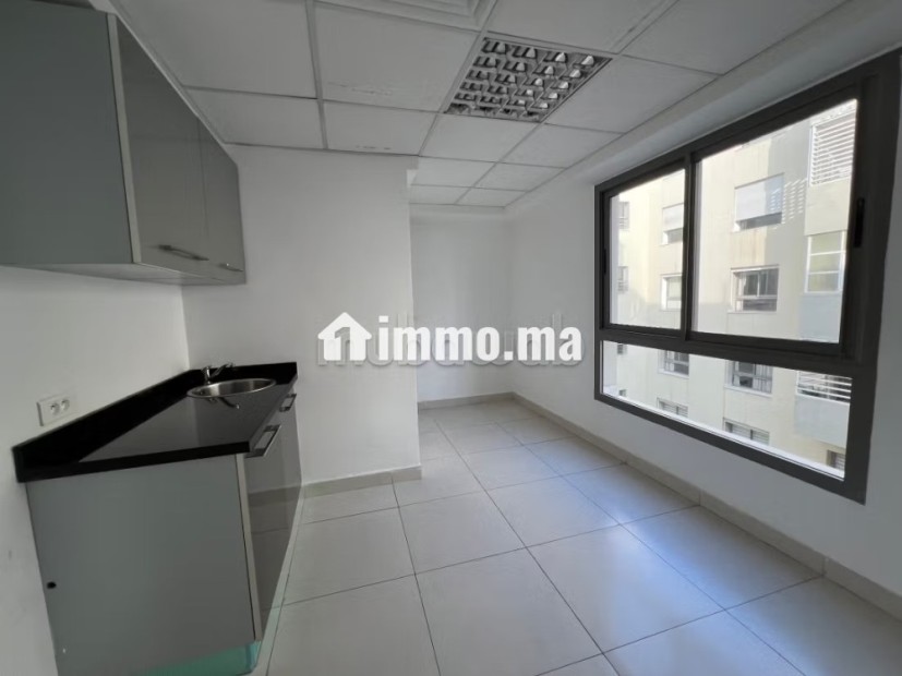 Top bureau avec terasse à louer à ain diab proche de marina - Location Immobilier - Casablanca - photo 8