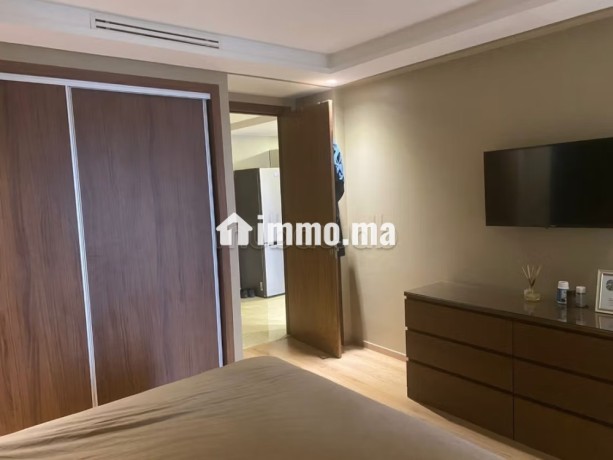studio-meuble-terrasse-neuf-en-location-a-maarif-extension-big-5