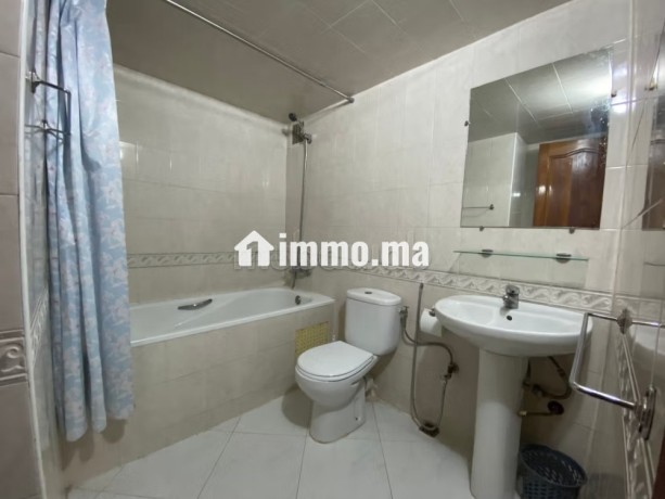 location-dun-appartement-en-centre-4-pieces-confortables-antenne-parabolique-residence-securisee-big-5