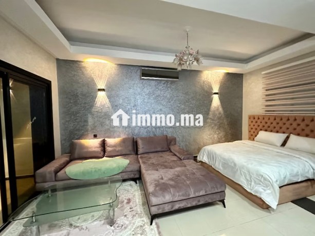 chambre-salon-a-cote-la-gare-du-train-centre-de-gu-big-2