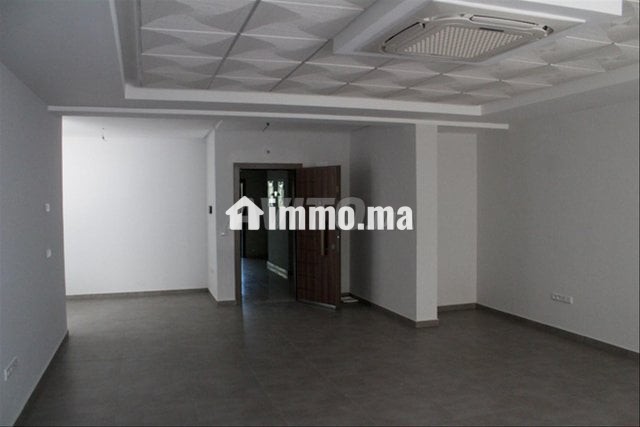 Bureau 69m2 avec cour 1er étage plein centre ville - Location Immobilier - Tanger - photo 4