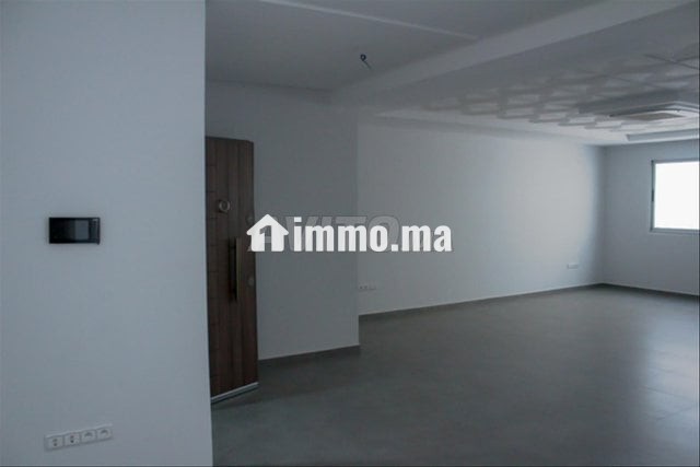 Bureau 69m2 avec cour 1er étage plein centre ville - Location Immobilier - Tanger - photo 6