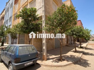 Local commercial 2 faces en location à Ouislane.
Surface totale 77 m² - Villa à louer