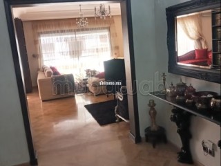 A vendre un joli appartement de 4 chambres et 2 places au garage - Appartement à vendre - Casablanca
