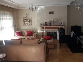 A vendre un joli appartement de 4 chambres et 2 places au garage - Appartement à vendre - Casablanca