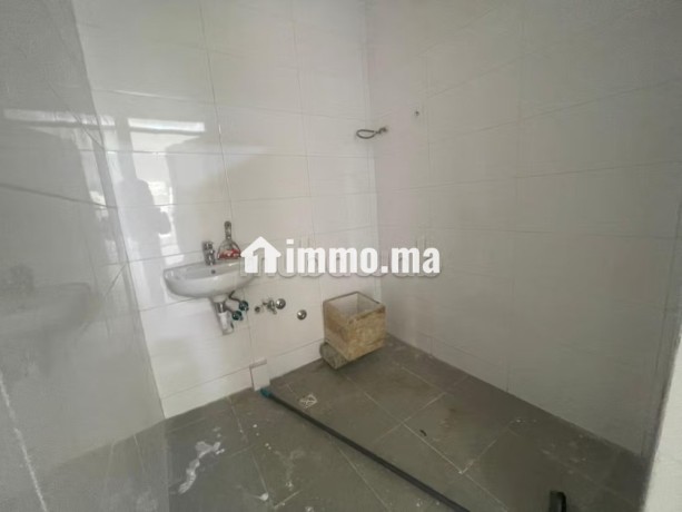 local-a-vendre-2-vitrines-proche-de-clinique-assalam-big-11
