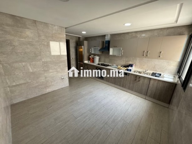 louez-cet-appartement-a-triangle-dor-3-grandes-pieces-bien-meuble-big-3